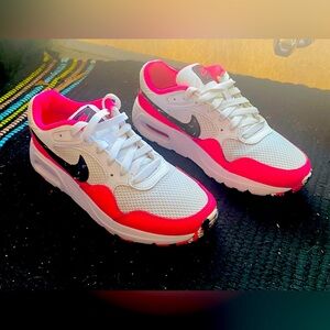 Women’s Nike Air Max 7 Pink White & Black Sneakers